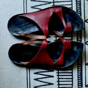Cydwoq Sandals